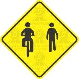 Trânsito compartilhado por pedestres e ciclistas 